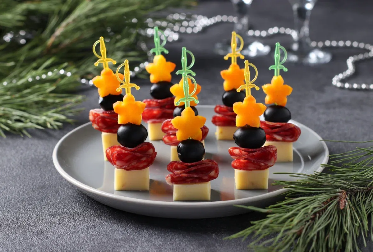 Canapé with sausage and cheese | allrecipes.club